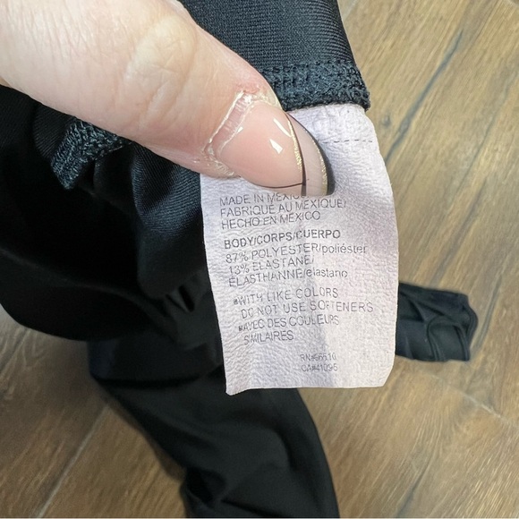 Under Armour Cropped Black Compression Tights SZ LG - Picture 5 of 5